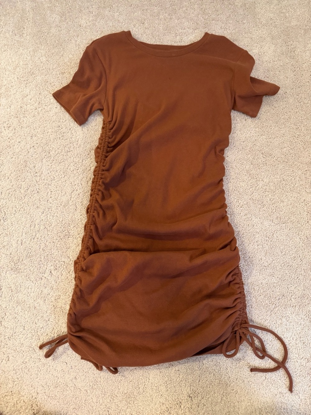 Zara Ruched Short Sleeve Midi Dress in Brown